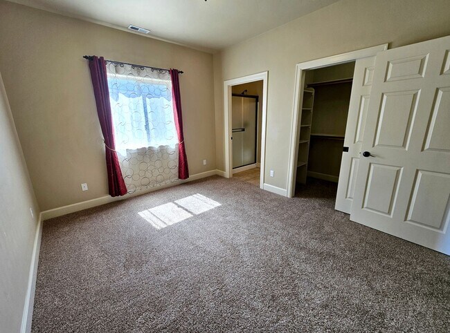 Building Photo - 2817 Tuscanna Dr