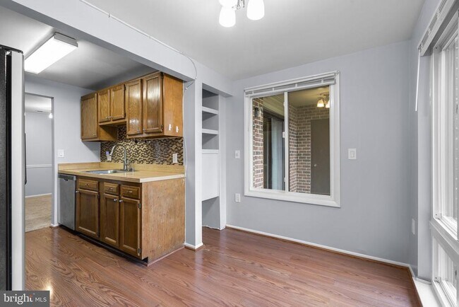 Building Photo - 18050 Chalet Dr
