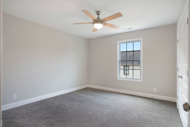 Building Photo - Excell Pointe 2 Bedroom Townhomes