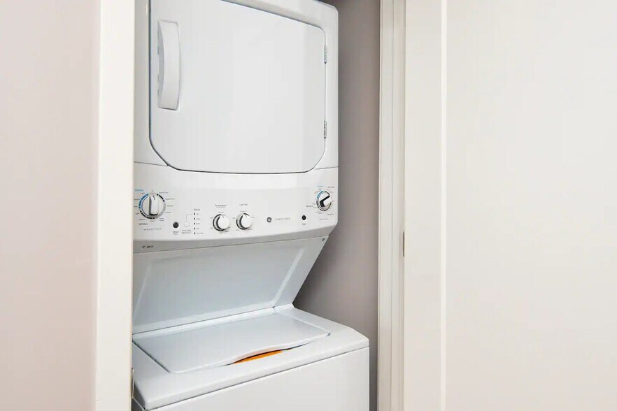 Building Photo - 9 Tower Ln