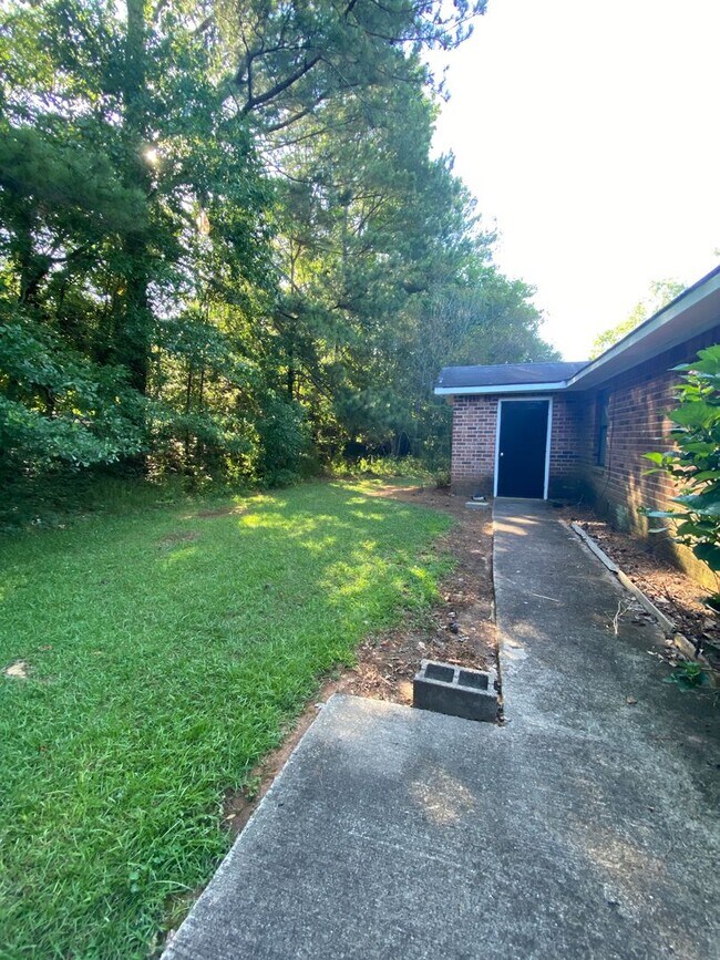Building Photo - 113/115 St Andrews Ct