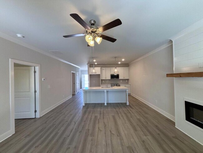 Building Photo - 36 Village Ct