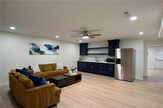 Building Photo - 1805 Kingsbridge Ct
