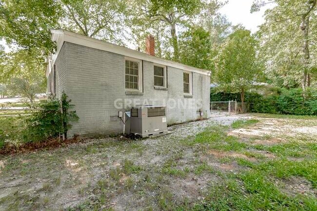 Building Photo - 2500 Putnam St