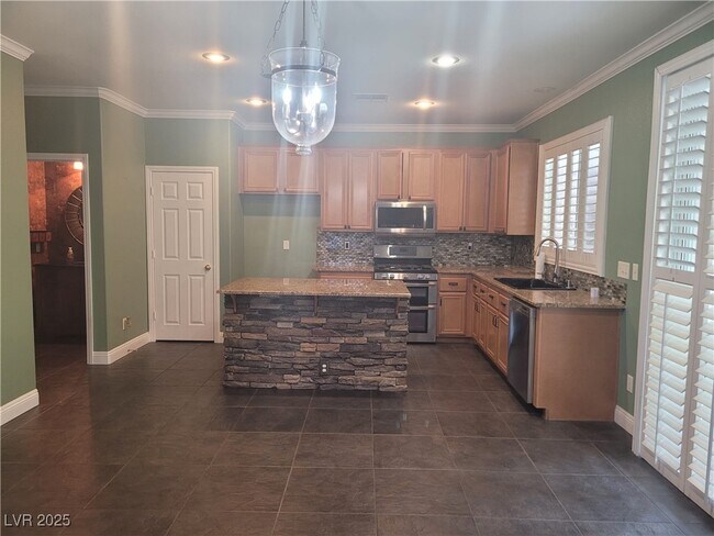 Building Photo - 11078 Village Crest Ln