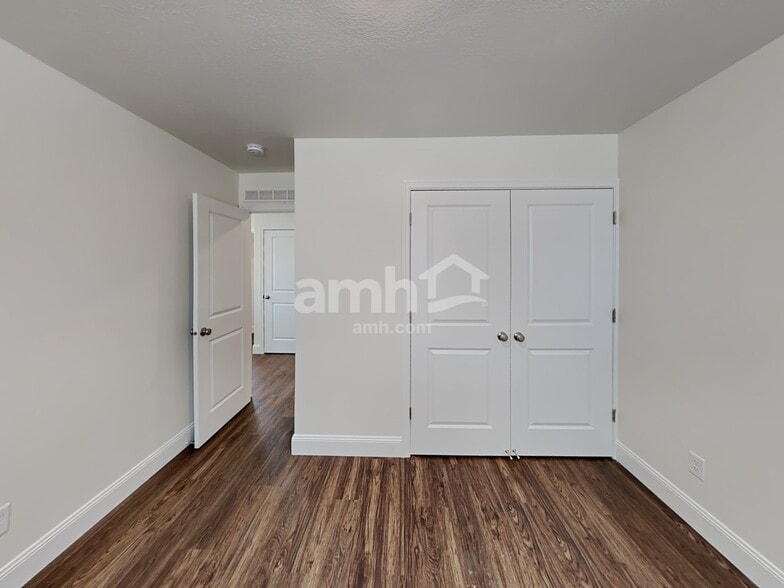 Building Photo - 3324 Fields Ave