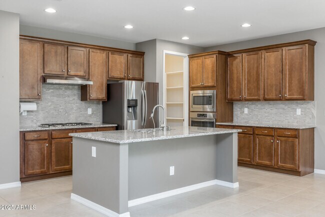 Building Photo - 20673 E Canary Way