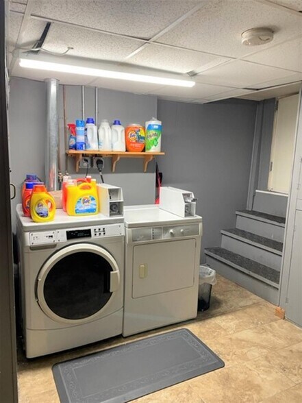 Building Photo - 96 Holland St