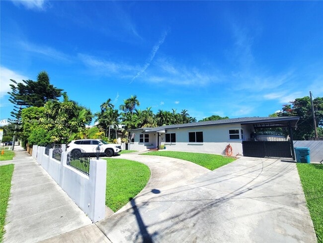 Building Photo - 8839 SW 28th St