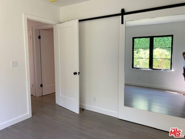 Building Photo - 1244 S Sycamore Ave