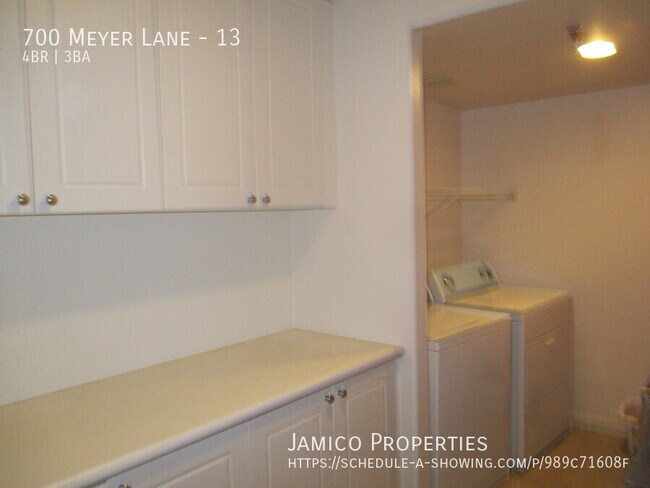 Building Photo - 700 Meyer Ln