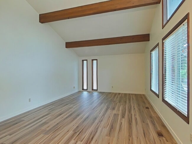 Building Photo - Recently Updated 3 Bedroom House ~ North C...