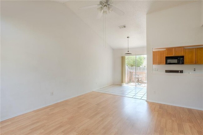 Building Photo - 1015 E Yager Ln