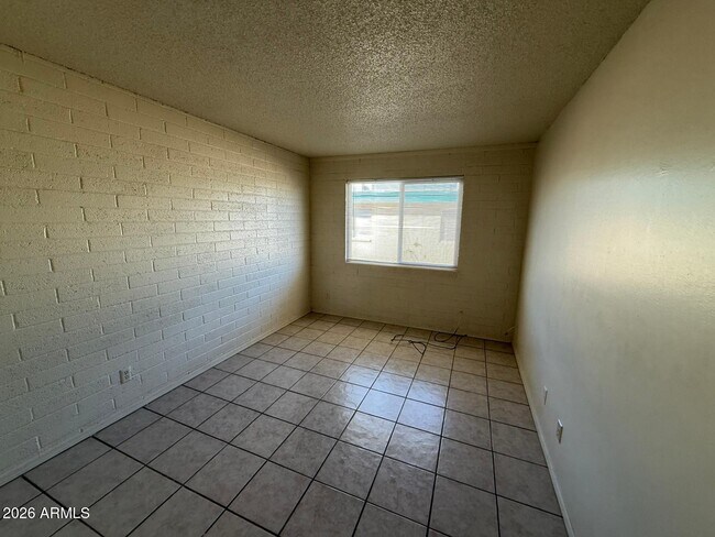 Building Photo - 2048 11th St