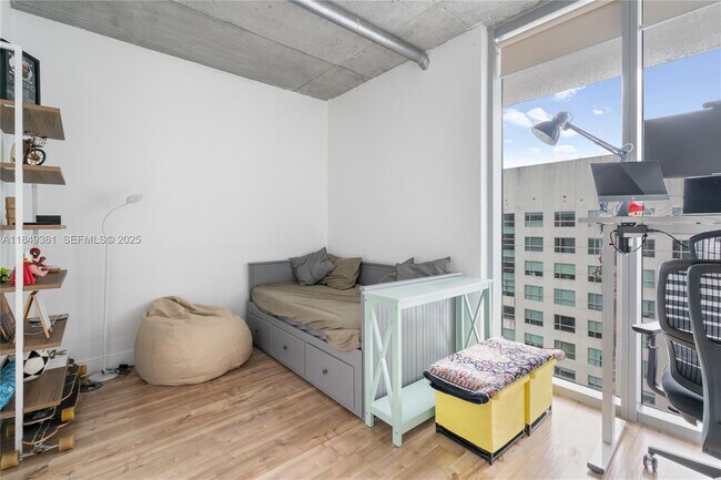 Building Photo - 690 SW 1st Ct