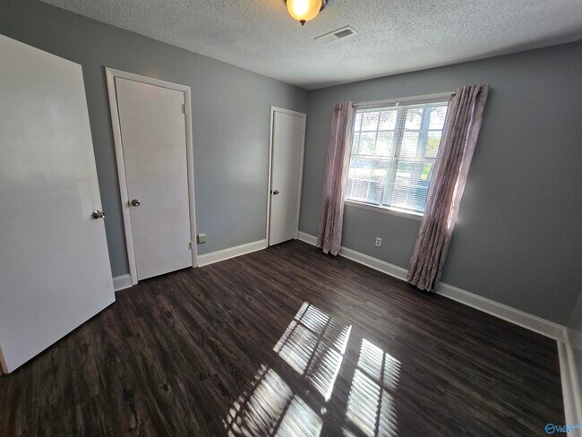 Building Photo - 159 Mallard Dr