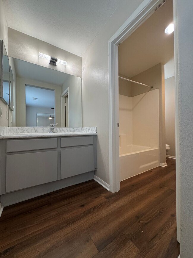 Building Photo - Spacious Lakeview Home with Loft & Community Amenities