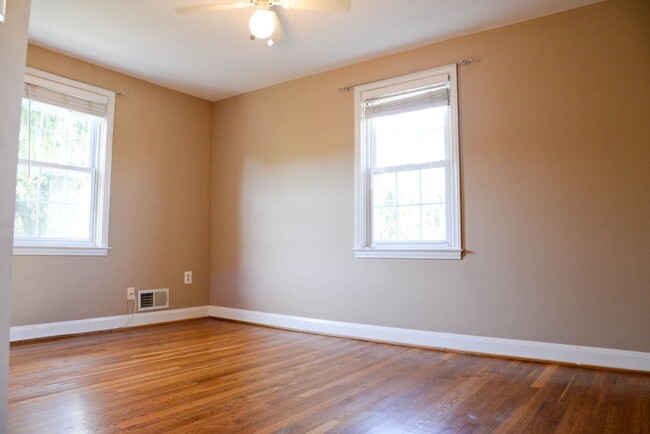 Building Photo - Spacious & Sunny Three-Bedroom Towson Home...