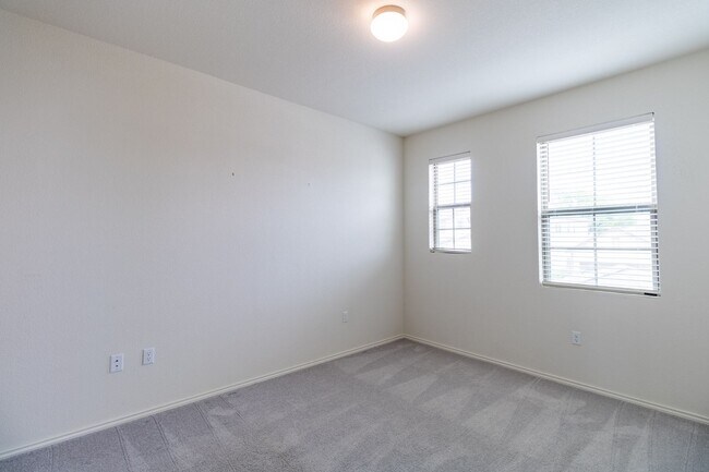 Building Photo - Charming Oasis in Wells Branch: Spacious 3-Bed Home with Stylish Upgrades!