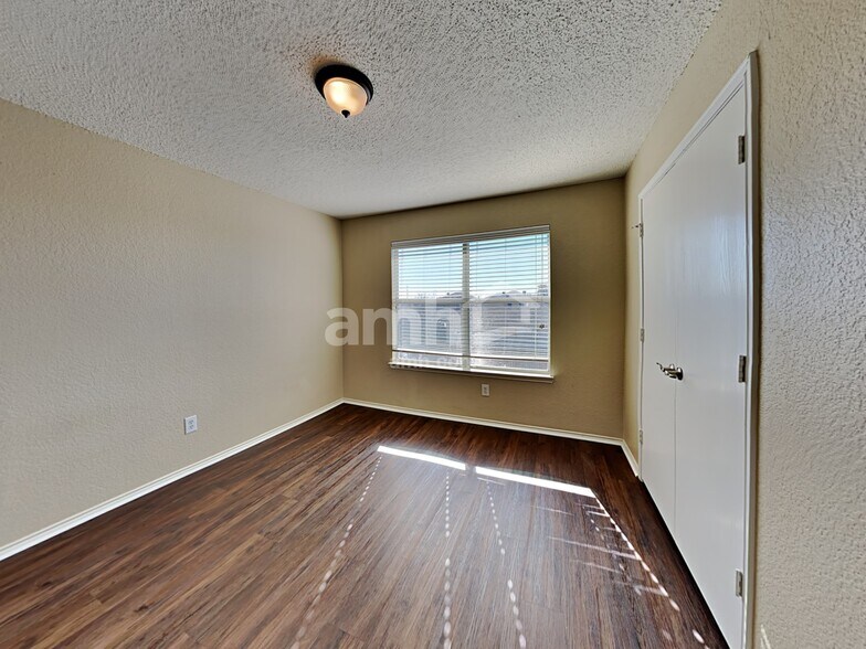 Building Photo - 1706 Santa Fe Trl