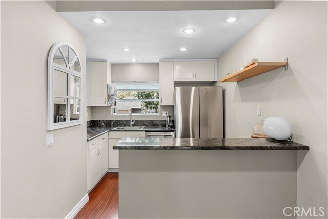 Building Photo - 240 Pineview