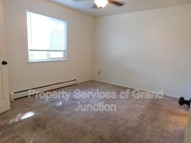 Building Photo - 3045 1/2 Stoneybrook Lane