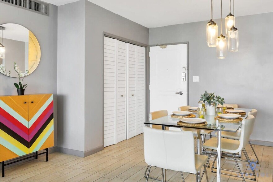 Building Photo - 5151 Collins Ave