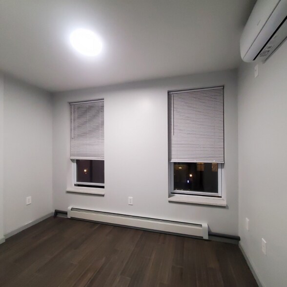Primary Photo - 232 1st St