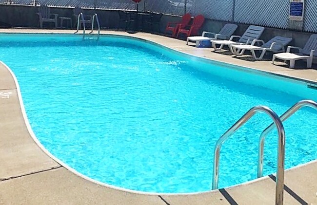 Pool for relaxation and fun! - 632 Hal Greer Boulevard