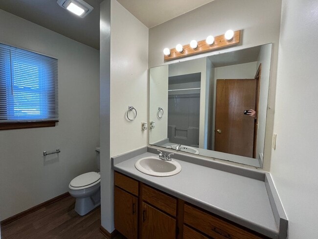 Building Photo - 622 Grand St