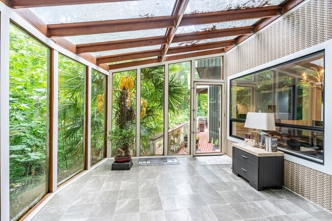 Building Photo - Beautiful 4 Beds and 2.5 Baths house with ...