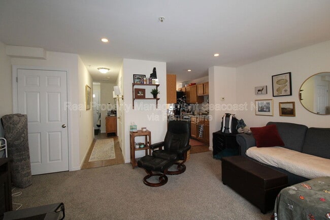 Building Photo - 1 Waverly Dr