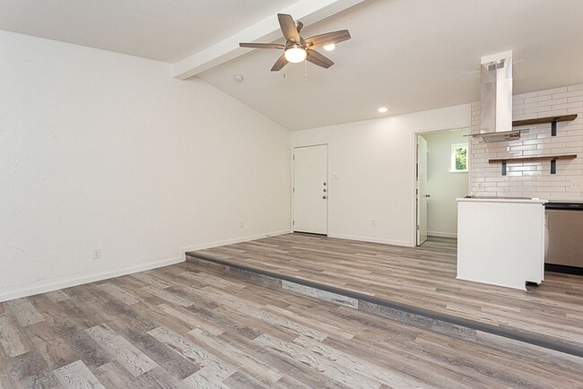 Building Photo - Charming 2/BR 1BA Home with Private Fenced...
