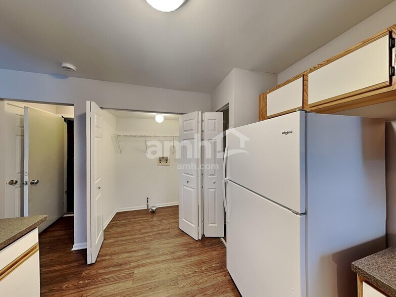 Building Photo - 2202 Henning Pl