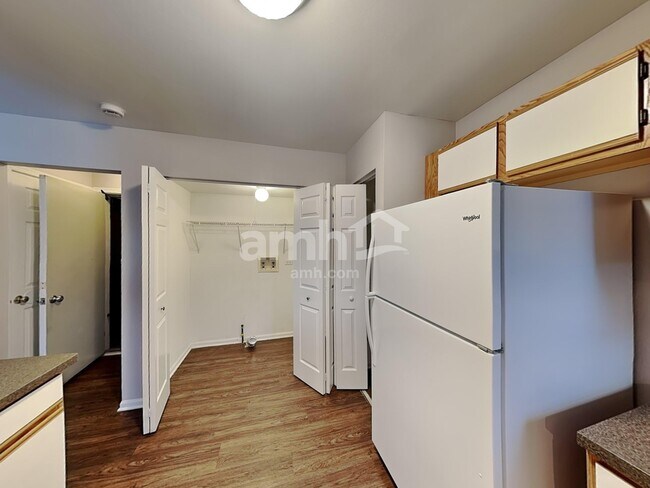 Building Photo - 2202 Henning Pl