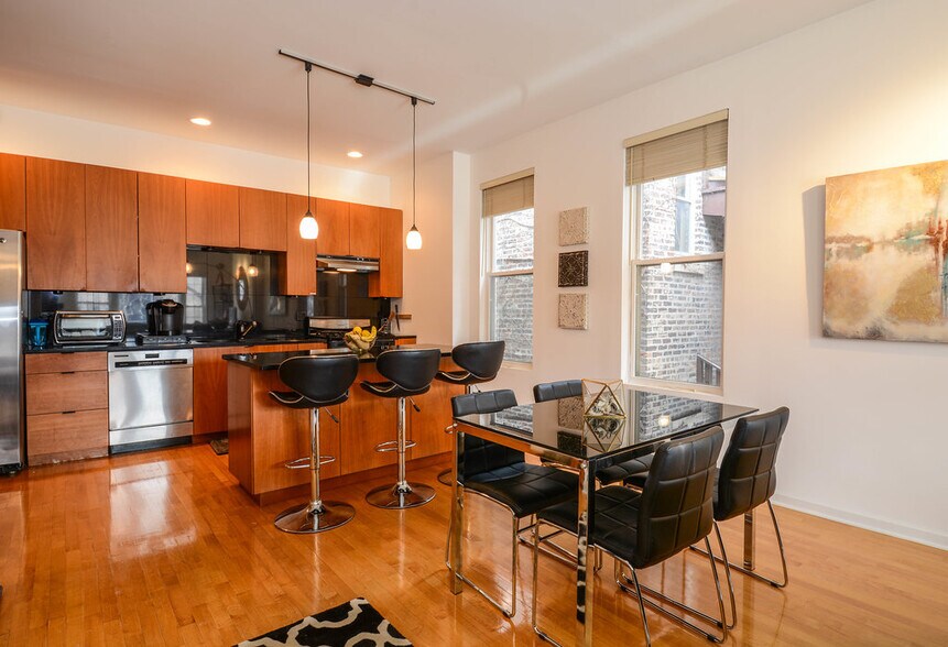 Building Photo - 1407 N Wicker Park Ave