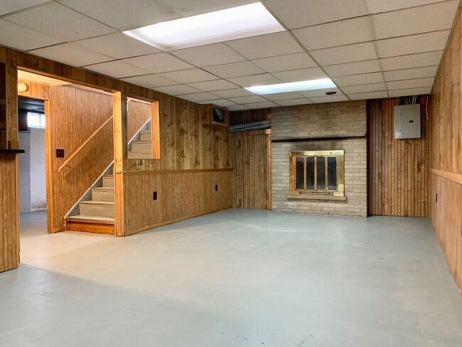 Building Photo - Three Bedroom Home in Kenowa Hills