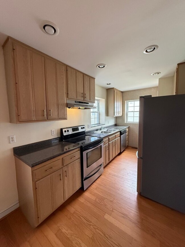 Building Photo - 8661 Litzsinger Rd