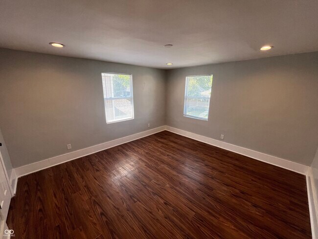 Building Photo - 3727 N Kenwood Ave