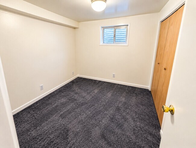 Building Photo - 8873 S 1275 E