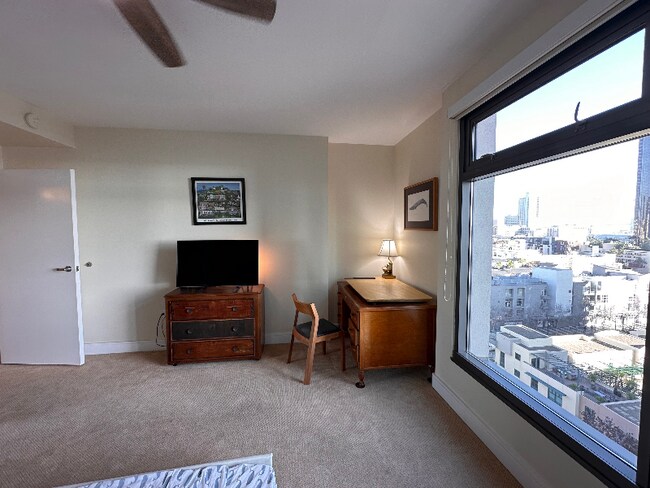 Building Photo - 654 Front St