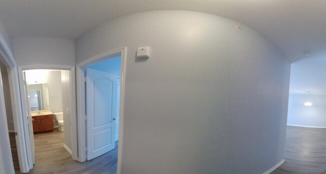 Building Photo - 908 Southmoor Dr