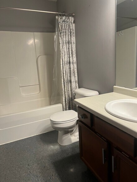 Building Photo - 5211 Castleview Dr NW