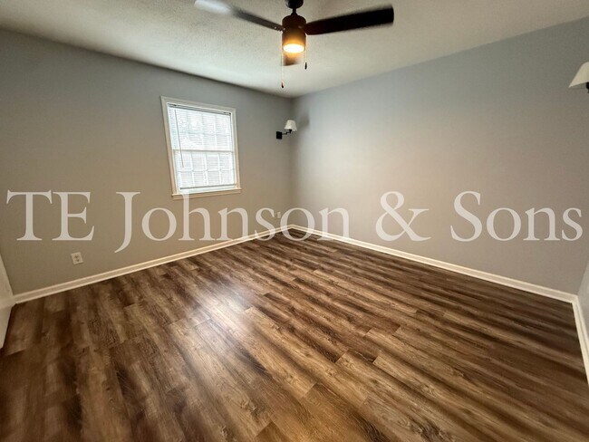 Building Photo - 317 Vineyard Park Ct