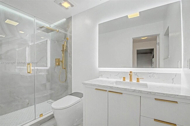 Building Photo - 2000 Brickell Ave