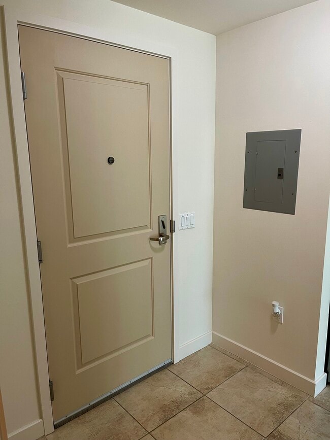 Building Photo - 1080 Park Blvd