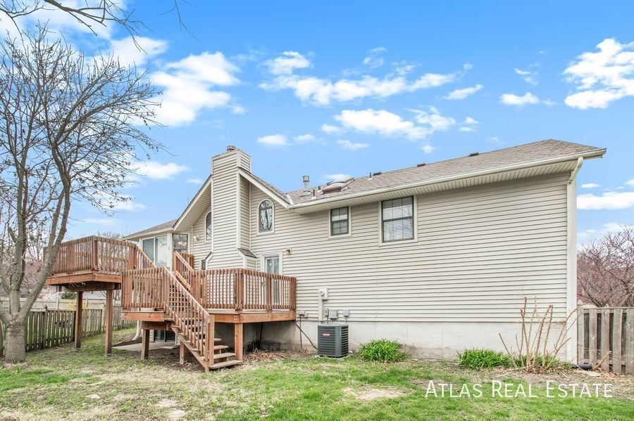 Building Photo - 301 SE Onyx Dr