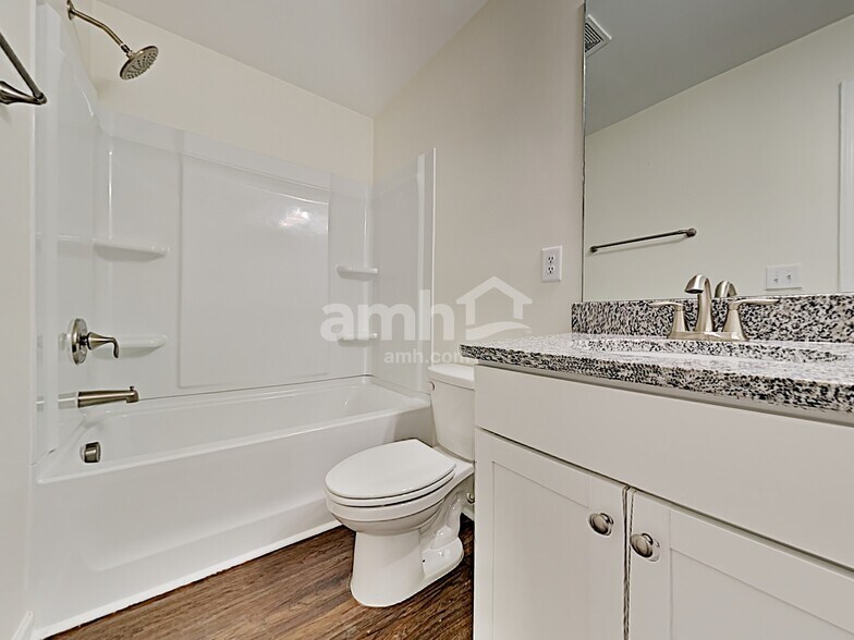 Building Photo - 441 Camp dr