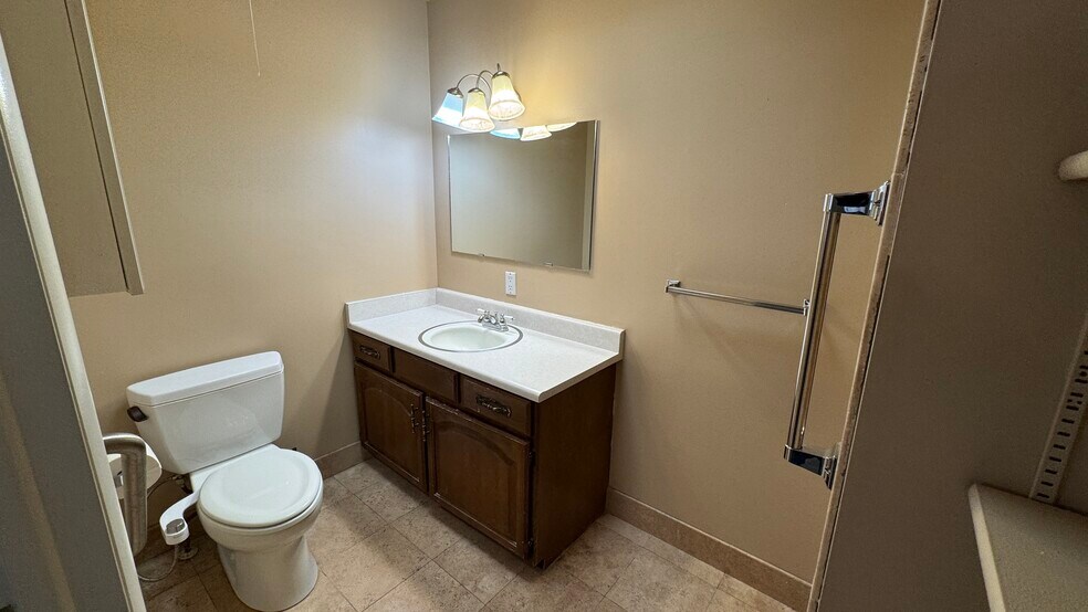 Building Photo - 737 N 500 E