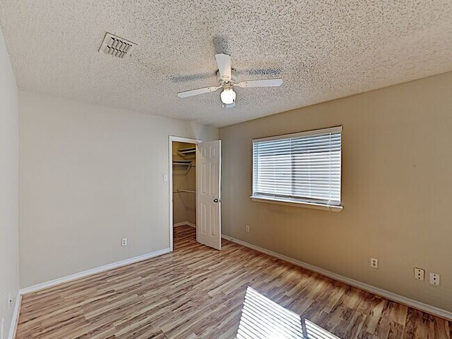 Building Photo - *No App Fee.*1 Month FREE Rent w/move in b...